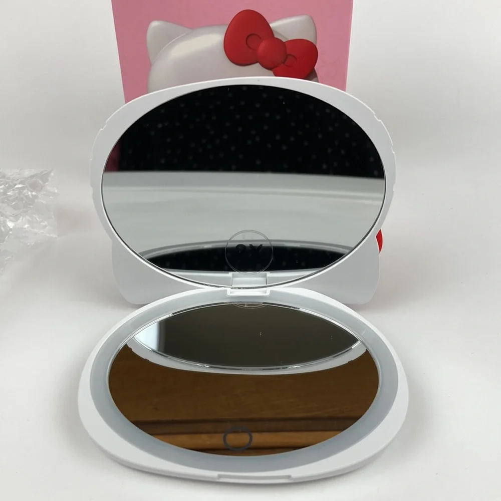 Hello Kitty Kawaii Lighted Compact Mirror NIB 4.7” x 4”